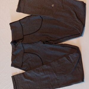 Lululemon women's 8 black and white straight leg yoga pants